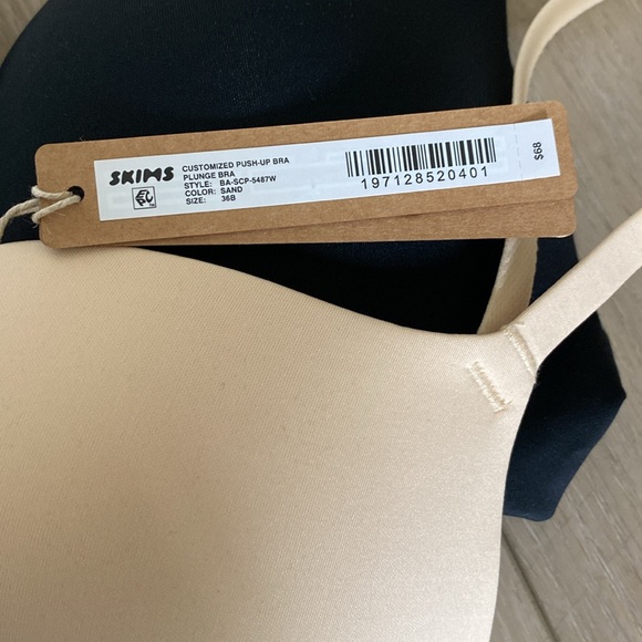 SKIMS Plunge Bra 36B (Set of two) - Picture 3 of 6